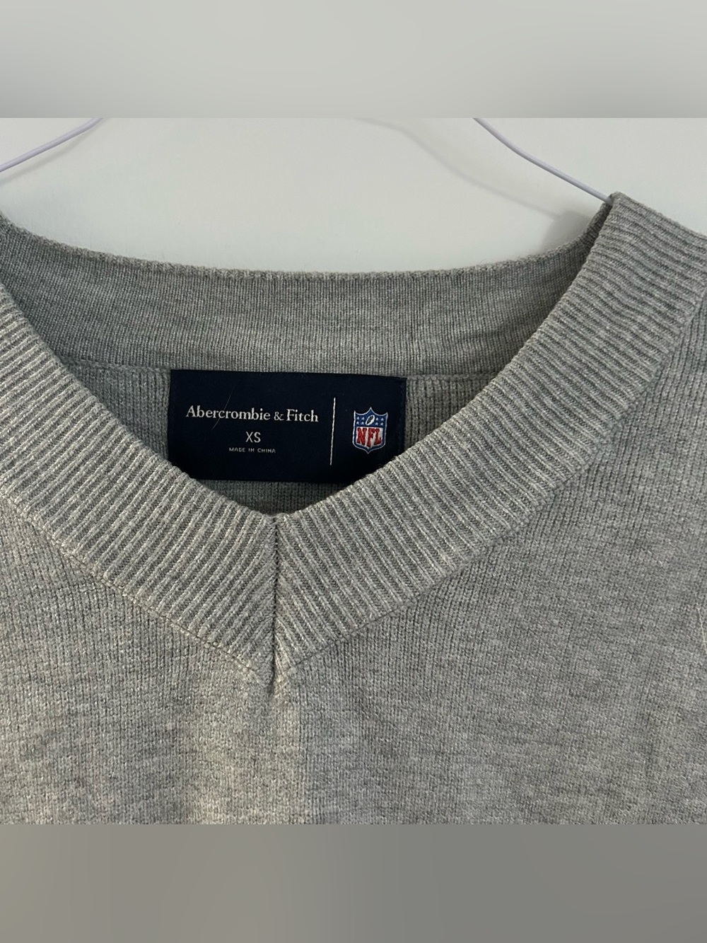 Abercrombie & Fitch New York Giants V-Neck Sweater - Picture 3 of 8
